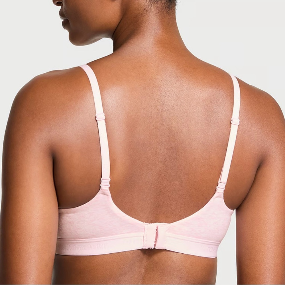 THE T-SHIRT Victoria’s Secret 40C
Lightly Lined Wireless Cotton Bra - Picture 5 of 13